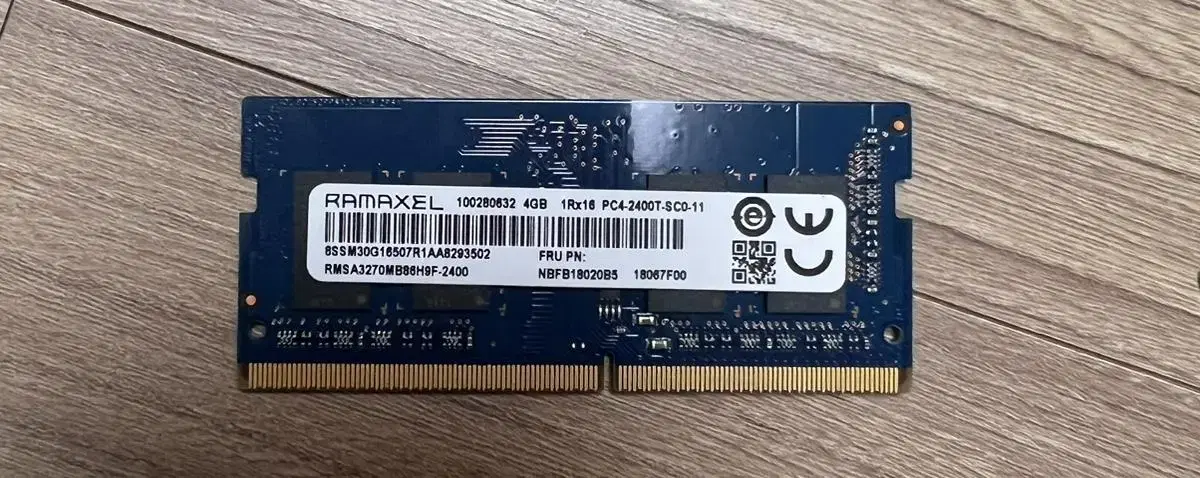 노트북용 ddr4 4기가 램 2400MHz 19200 판매합니다